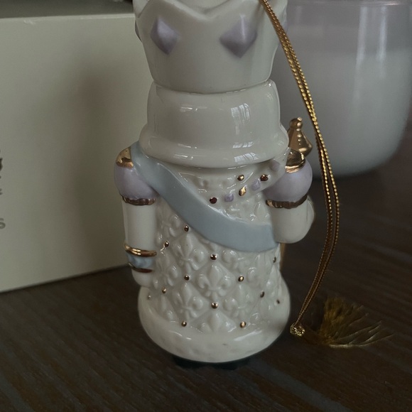 Lenox Classics Annual 2001 Nutcracker King ornament